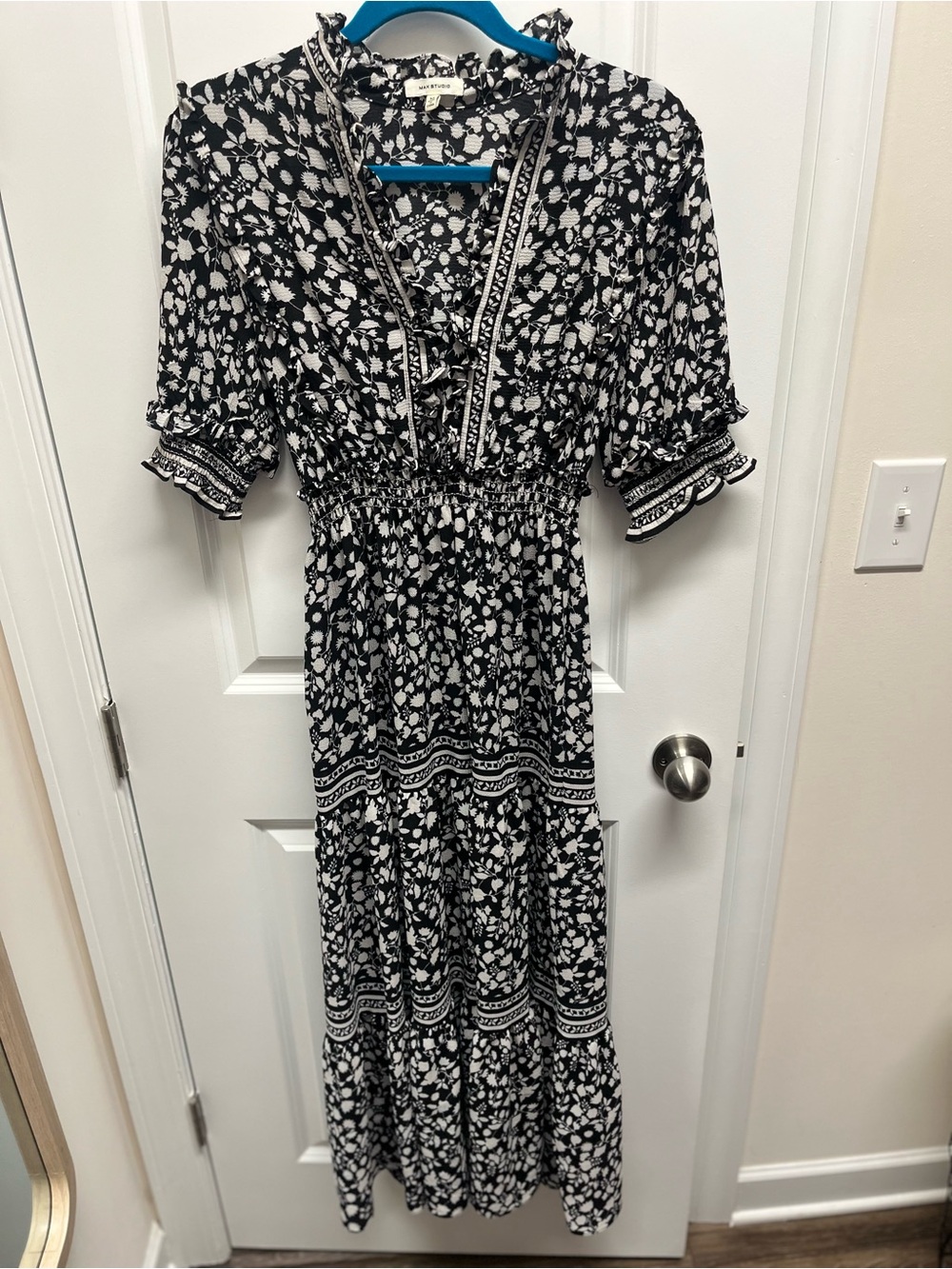 Max Studio Black & White Floral Ruffle Smocked Tiered Maxi Dress Size M